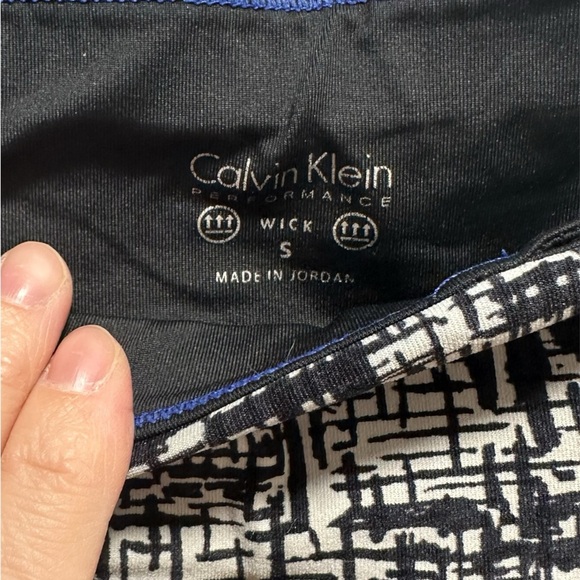 CALVIN KLIEN BLACK AND WHITE CAPRI LEGGINGS - Picture 3 of 3